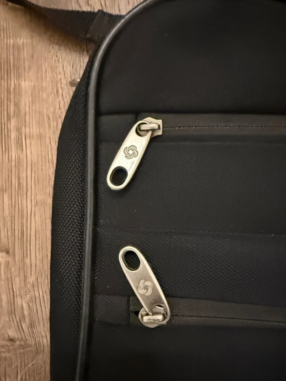 Samsonite Black Laptop Bag with Shoulder Strap and Dual Front Pockets